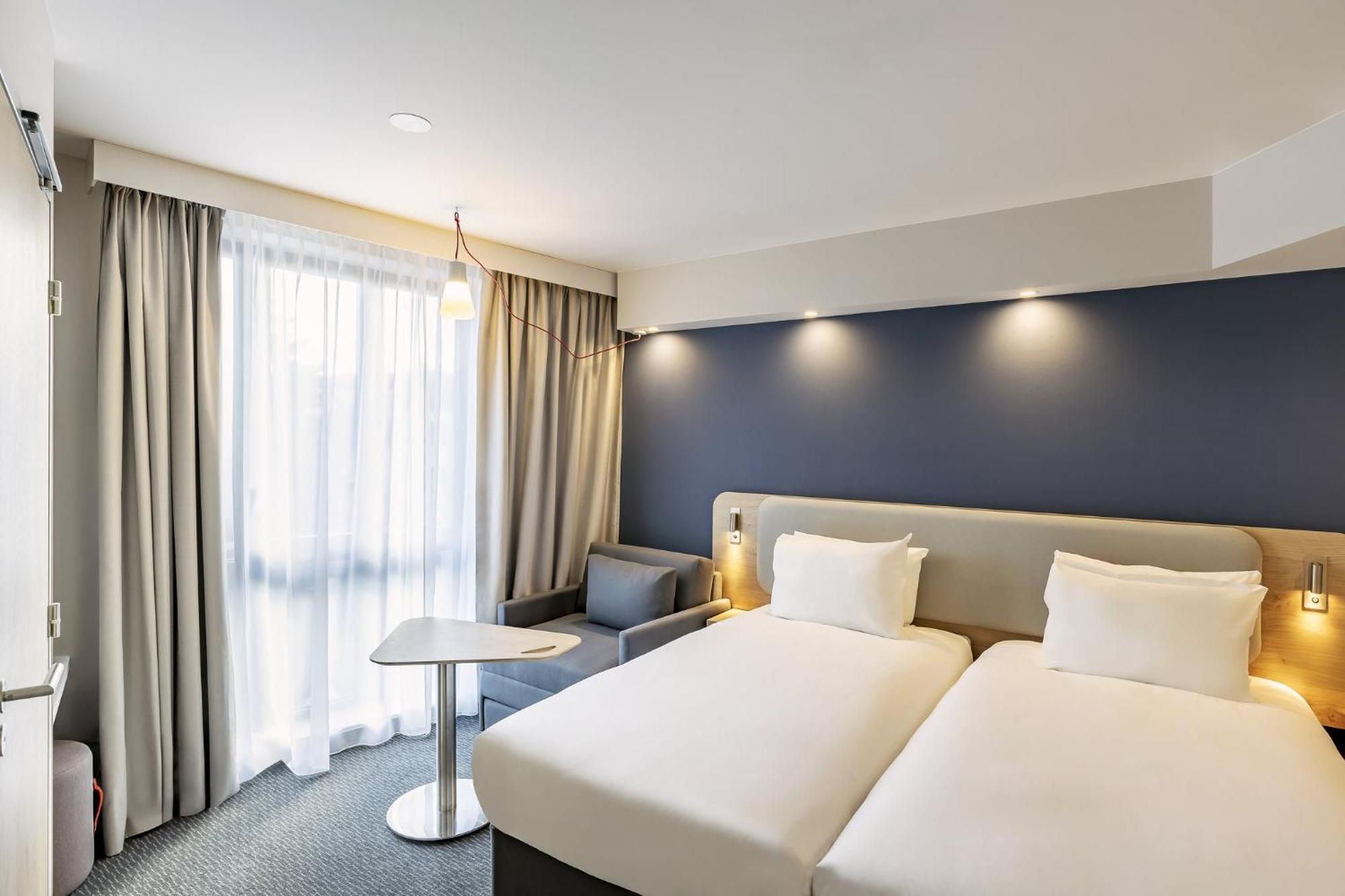 Holiday Inn Express Paris - Poissy By Ihg Exterior foto
