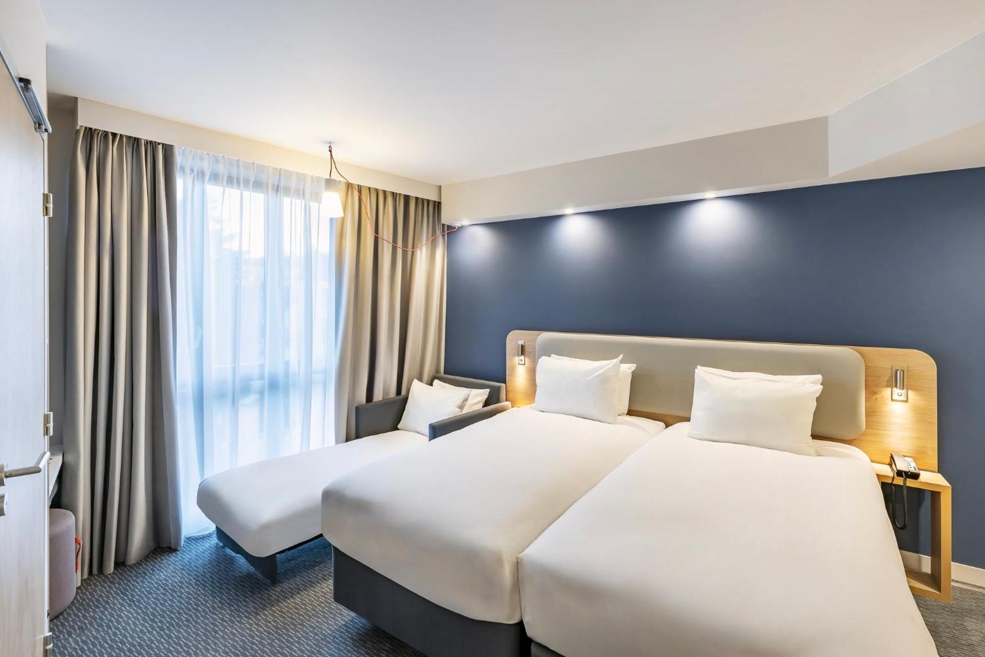 Holiday Inn Express Paris - Poissy By Ihg Exterior foto