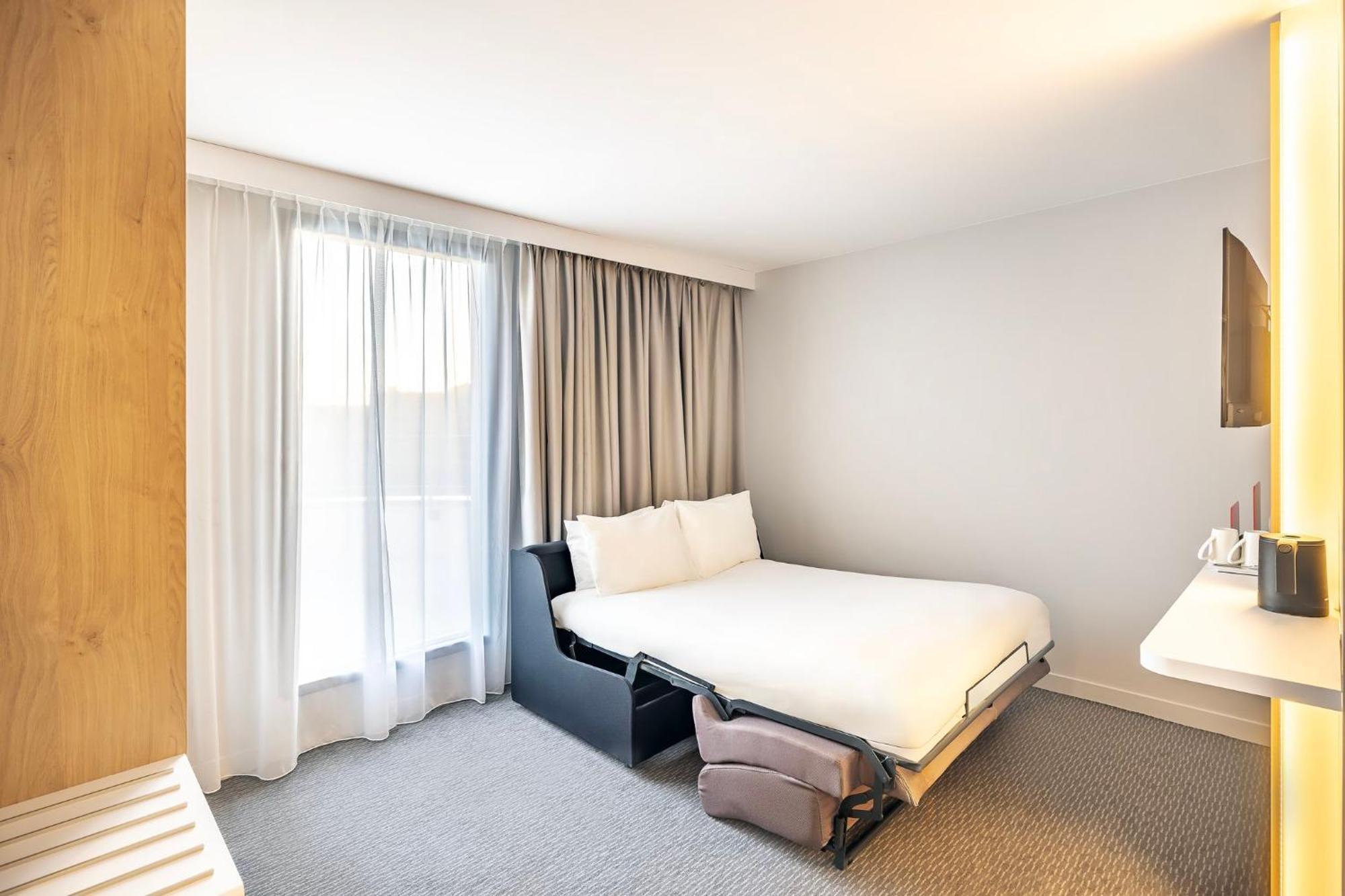 Holiday Inn Express Paris - Poissy By Ihg Exterior foto